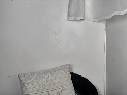 Snapshot of sexyleah25 chatting on 06/22/26, 04:53 sexyleah25 online show from 06/22/26, 04:53