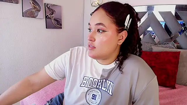 Snapshot of Leyla_Zr chatting on 05/26/26, 05:31 Leyla Zr online show from 05/26/26, 05:31