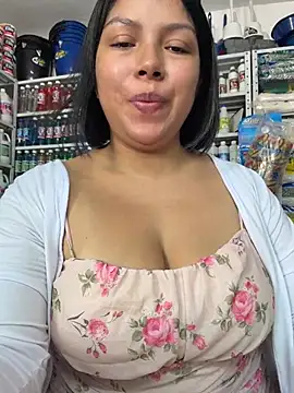 Snapshot of ISABELLA__LUNA chatting on 07/17/26, 02:02 ISABELLA LUNA online show from 07/17/26, 02:02