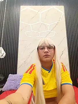 AuraRios online show from 05/22/26, 10:26