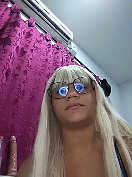 AuraRios online show from 05/26/26, 04:19