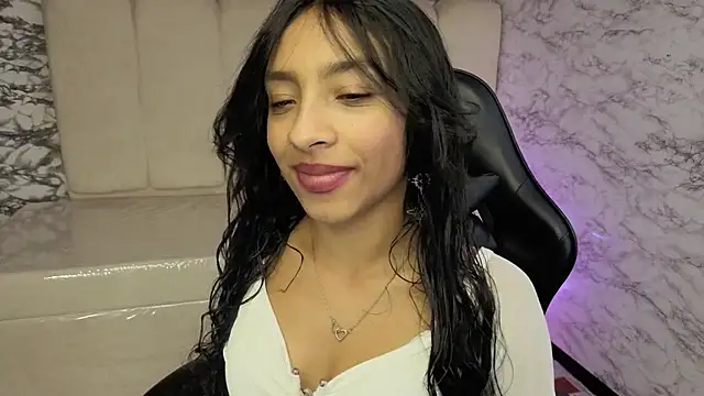 Snapshot of Adarasuri_v chatting on 06/12/26, 02:54 Adarasuri v online show from 06/12/26, 02:54
