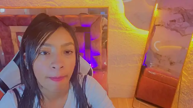 Snapshot of Adarasuri_v chatting on 06/24/26, 03:16 Adarasuri v online show from 06/24/26, 03:16