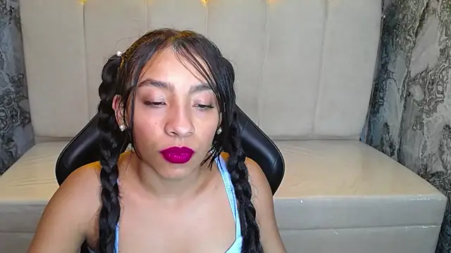 Snapshot of Adarasuri_v chatting on 06/26/26, 03:11 Adarasuri v online show from 06/26/26, 03:11