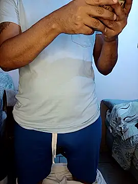 Snapshot of EryckSet chatting on 06/18/26, 01:37 EryckSet online show from 06/18/26, 01:37