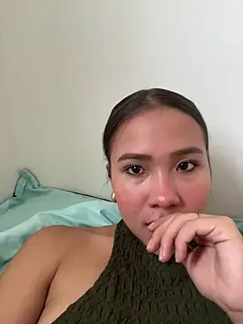 Snapshot of bellaroch chatting on 06/20/26, 04:43 bellaroch online show from 06/20/26, 04:43