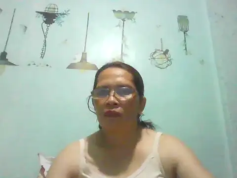 momshe2026 online show from 06/10/26, 01:54