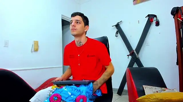 Snapshot of boy_max_latin chatting on 05/22/26, 01:57 boy max latin online show from 05/22/26, 01:57