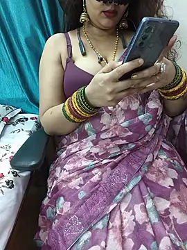 Snapshot of kavyabhabhi chatting on 07/11/26, 04:43 kavyabhabhi online show from 07/11/26, 04:43