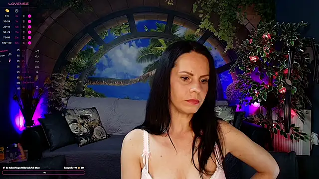 RoxanneBlize online show from 05/28/26, 05:43