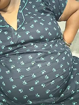 Snapshot of geetha431 chatting on 07/12/26, 11:51 geetha431 online show from 07/12/26, 11:51