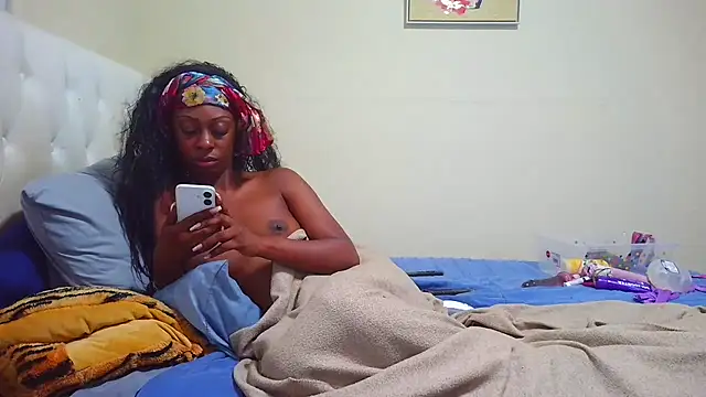 Snapshot of Prettylondond chatting on 07/17/26, 12:34 Prettylondond online show from 07/17/26, 12:34