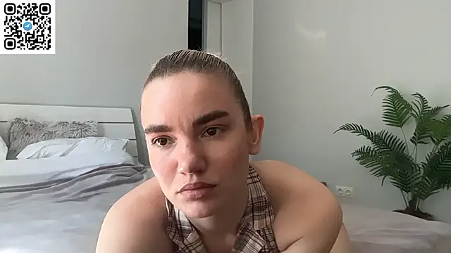 Snapshot of KiraAngella chatting on 07/18/26, 01:04 KiraAngella online show from 07/18/26, 01:04