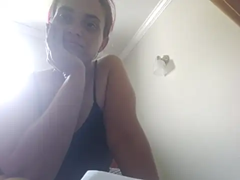 Snapshot of besins chatting on 05/24/26, 02:11 besins online show from 05/24/26, 02:11