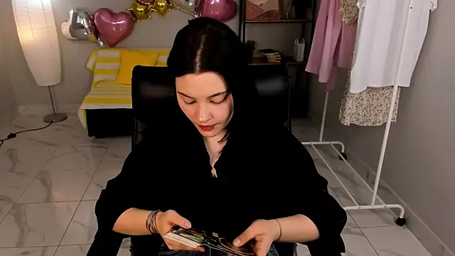 Veronica McKinney online show from 05/21/26, 12:34
