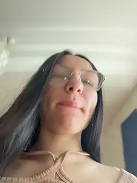 Snapshot of KameliaMur chatting on 05/28/26, 03:04 KameliaMur online show from 05/28/26, 03:04