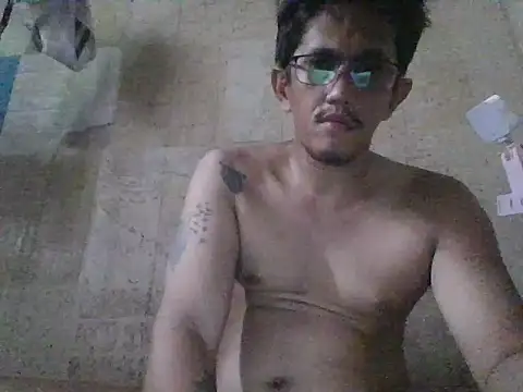 Snapshot of MikeSweet2026 chatting on 05/28/26, 03:48 MikeSweet2026 online show from 05/28/26, 03:48