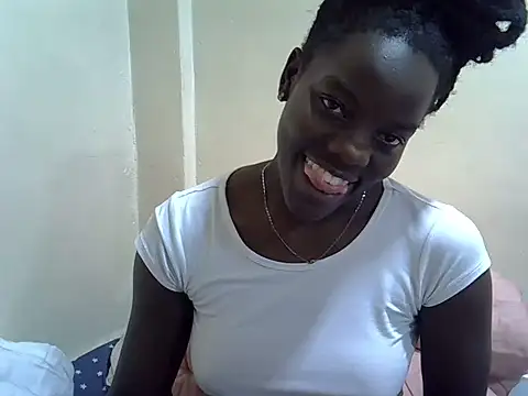 Snapshot of petite_lily chatting on 06/20/26, 11:18 petite lily online show from 06/20/26, 11:18
