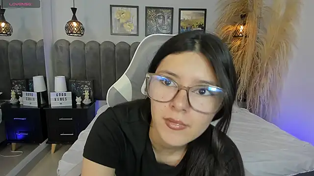 Snapshot of amber_hill__ chatting on 05/26/26, 12:12 amber hill online show from 05/26/26, 12:12