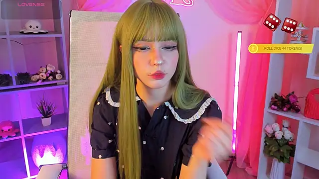 YunaLeaf online show from 05/24/26, 09:09