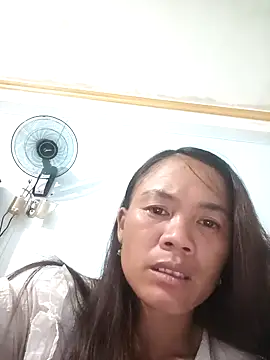 Snapshot of Rine3 chatting on 06/03/26, 04:23 Rine3 online show from 06/03/26, 04:23