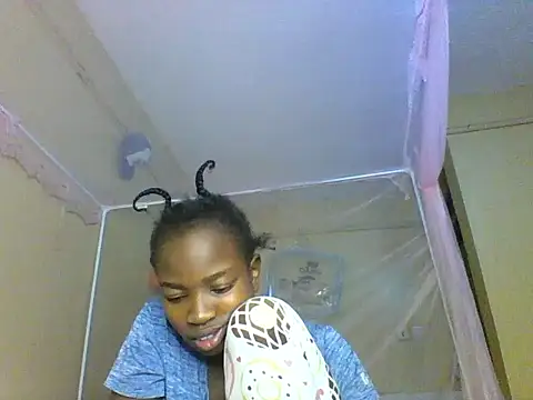 Snapshot of aliana082169 chatting on 06/23/26, 08:51 aliana082169 online show from 06/23/26, 08:51