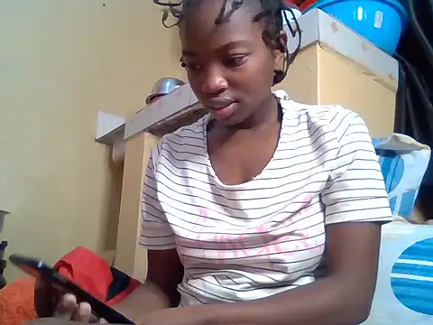 Snapshot of aliana082169 chatting on 07/10/26, 05:01 aliana082169 online show from 07/10/26, 05:01
