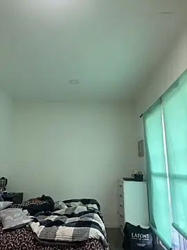 Snapshot of lulupiecitosamor chatting on 06/17/26, 11:23 lulupiecitosamor online show from 06/17/26, 11:23