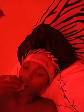 Snapshot of SaInTsUgAr chatting on 06/16/26, 11:18 SaInTsUgAr online show from 06/16/26, 11:18