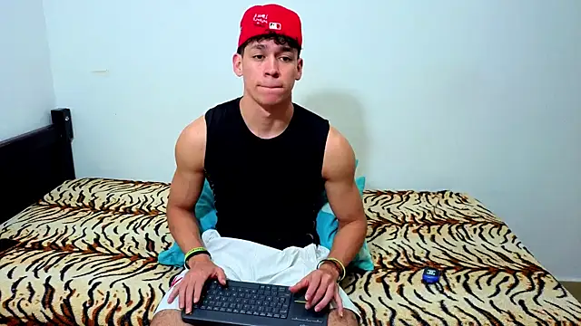 Luke Muscle online show from 06/15/26, 04:04