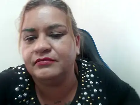 Snapshot of naylah_dayan chatting on 05/24/26, 02:33 naylah dayan online show from 05/24/26, 02:33