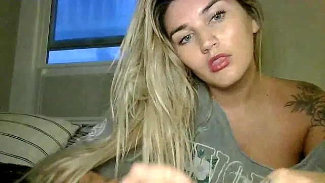 Snapshot of thebeachyblonde chatting on 06/26/26, 03:11 thebeachyblonde online show from 06/26/26, 03:11