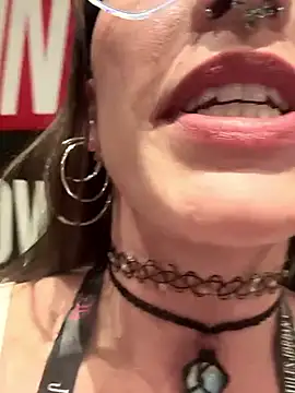 Snapshot of lil_martian chatting on 01/22/25, 11:43 lil martian online show from 01/22/25, 11:43