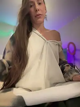 Snapshot of lil_martian chatting on 10/30/25, 02:18 lil martian online show from 10/30/25, 02:18