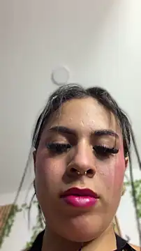 Snapshot of Eveliin__ chatting on 06/23/26, 01:14 Eveliin online show from 06/23/26, 01:14