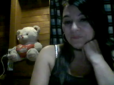 Snapshot of Anlly_garcia002 chatting on 05/25/26, 03:45 Anlly garcia002 online show from 05/25/26, 03:45
