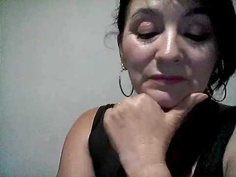 Snapshot of Anlly_garcia002 chatting on 05/27/26, 01:57 Anlly garcia002 online show from 05/27/26, 01:57