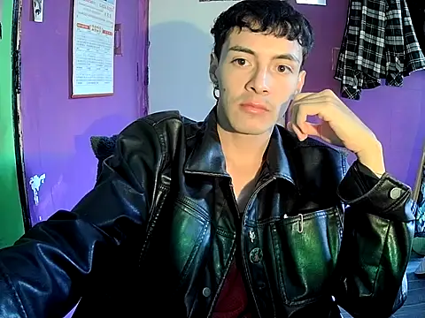 Snapshot of crisanto8 chatting on 05/26/26, 10:28 crisanto8 online show from 05/26/26, 10:28