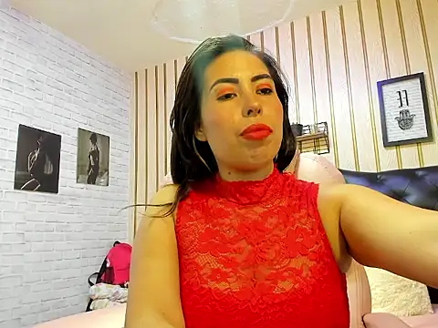 Snapshot of nikki_nikoll chatting on 06/16/26, 11:18 nikki nikoll online show from 06/16/26, 11:18