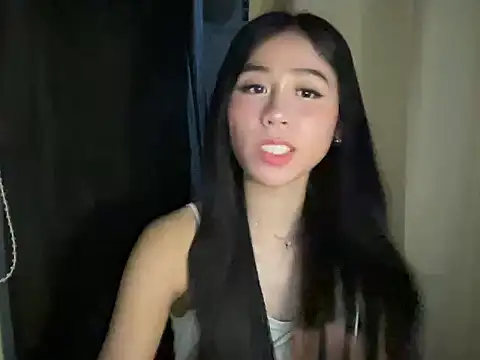 Snapshot of amberluiss chatting on 07/17/26, 12:23 amberluiss online show from 07/17/26, 12:23