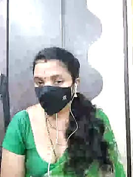 Snapshot of Leela_555 chatting on 05/28/26, 01:41 Leela 555 online show from 05/28/26, 01:41
