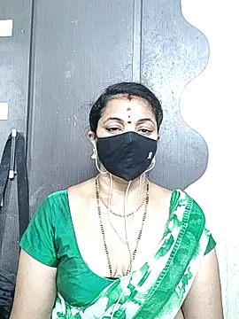 Snapshot of Leela_555 chatting on 05/30/26, 02:19 Leela 555 online show from 05/30/26, 02:19