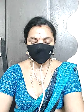 Snapshot of Leela_555 chatting on 06/24/26, 11:09 Leela 555 online show from 06/24/26, 11:09