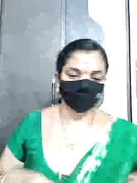 Snapshot of Leela_555 chatting on 06/25/26, 04:56 Leela 555 online show from 06/25/26, 04:56