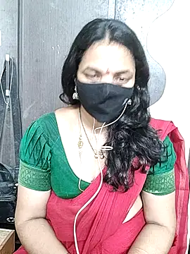 Snapshot of Leela_555 chatting on 07/13/26, 04:04 Leela 555 online show from 07/13/26, 04:04