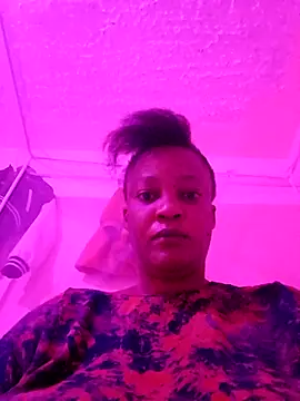 Snapshot of QueenLave chatting on 05/28/26, 10:01 QueenLave online show from 05/28/26, 10:01