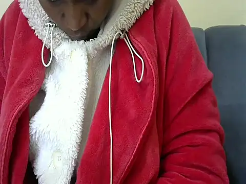 Snapshot of queen_l chatting on 06/27/26, 03:55 queen l online show from 06/27/26, 03:55