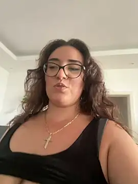 Snapshot of CurvyyMomy chatting on 07/17/26, 11:28 CurvyyMomy online show from 07/17/26, 11:28