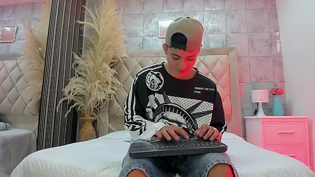 wesley boyy  online show from 05/25/26, 08:37