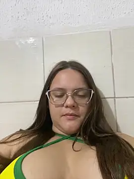 Snapshot of Laryssinha_69 chatting on 06/14/26, 04:03 Laryssinha 69 online show from 06/14/26, 04:03